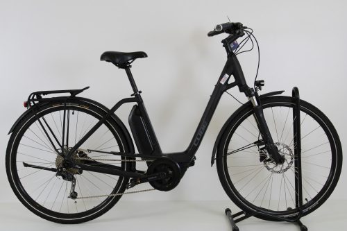 Cube Town 28"-os Elektromos kerékpár 500Wh, 9 fokozatú Shimano Deore váltó, Suntour NEX teleszkóp, 50 cm / 20" / M